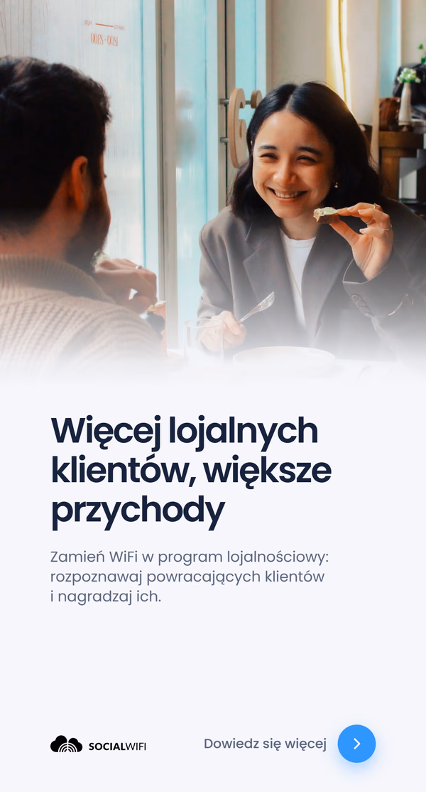 Mężczyzna i kobieta przy stoliku w kawiarni, ona uśmiechnięta z kęsem jedzenia w dłoni, z nagłówkiem 'Więcej lojalnych klientów, większe przychody'