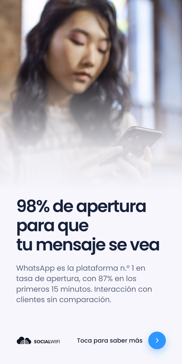 Mujer revisando su teléfono, bajo el titular 'El 98% de apertura hace que vean su mensaje' y el texto 'WhatsApp es la plataforma número 1 en tasa de apertura, con un 87% en 15 minutos. Un nivel de interacción con el cliente inigualable.'
