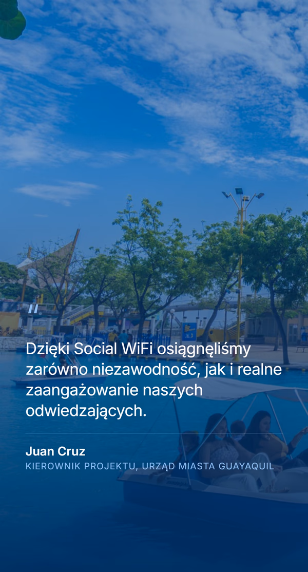 Zdjęcie parku wodnego w Guayaquil z odwiedzającymi na łódkach, z cytatem klienta 'Dzięki Social WiFi osiągnęliśmy zarówno niezawodność, jak i realne zaangażowanie naszych odwiedzających.' i podpisem Juan Cruz, Kierownik projektu, Urząd Miasta Guayaquil.