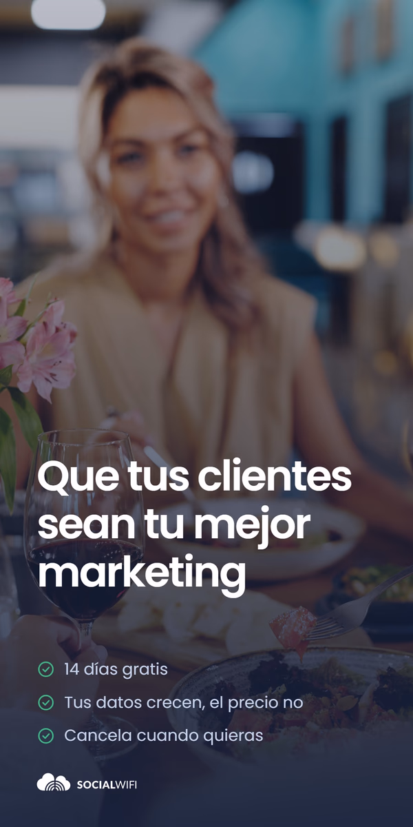 Mujer disfrutando de una cena con vino y flores en la mesa, con el titular 'Que sus clientes sean su mejor marketing' y una lista de beneficios - 14 días gratis, sus datos crecen pero el precio no, y cancelación en cualquier momento