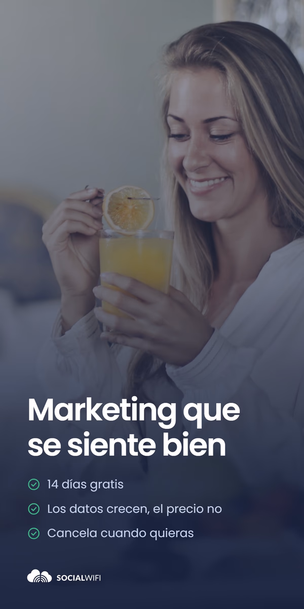 Mujer disfrutando de una bebida en casa, junto al titular 'Marketing que se siente bien' y una lista de beneficios - 14 días gratis, los datos crecen pero el precio no, y cancele cuando quiera