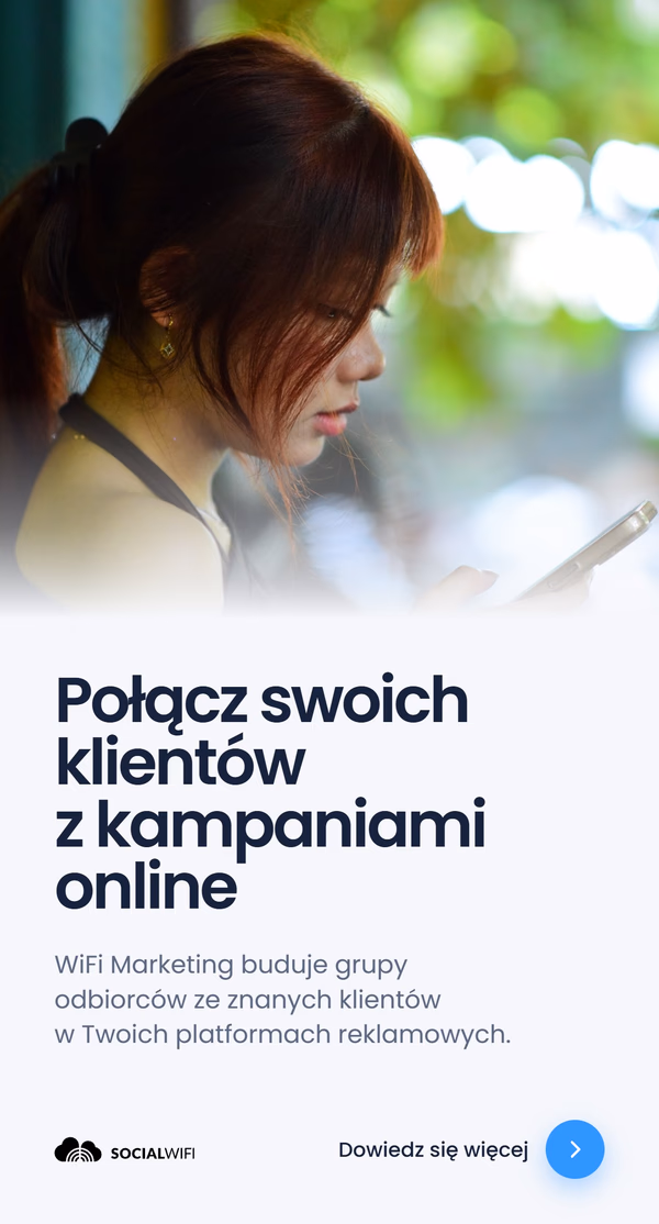 Kobieta patrząca na telefon na tle rozmytej zieleni, z nagłówkiem 'Połącz swoich klientów z kampaniami online'