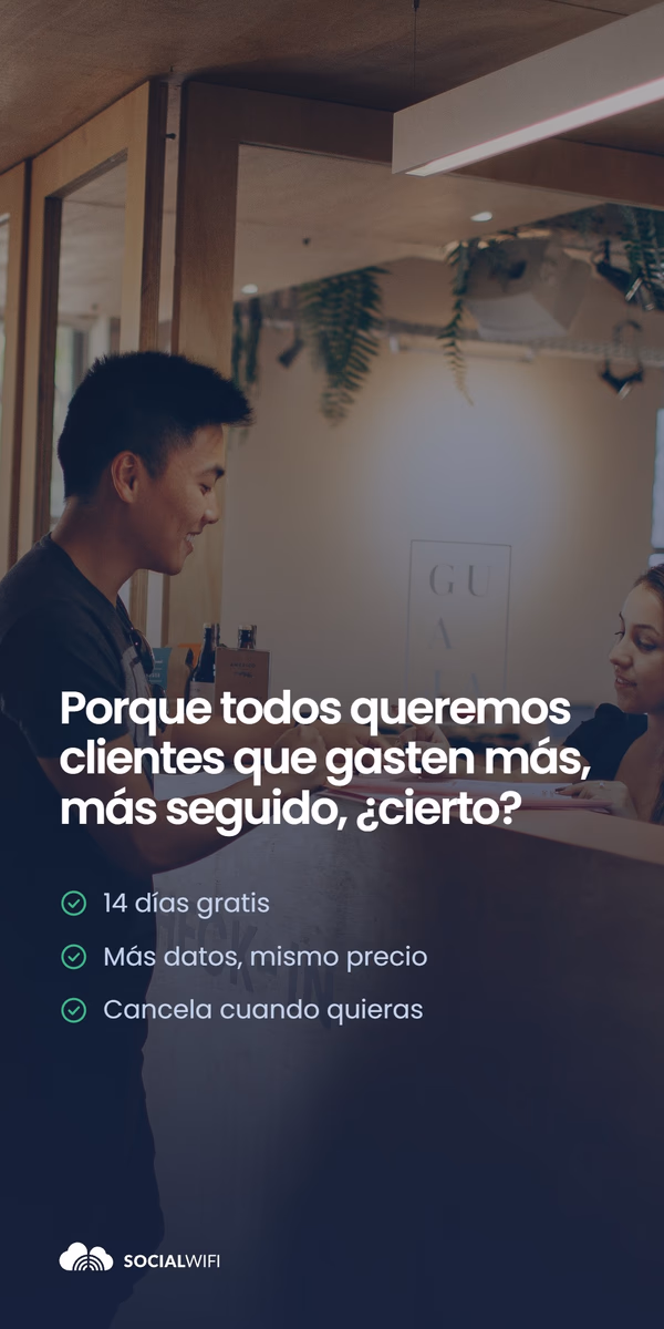 Hombre hablando con una recepcionista en el check-in de un hotel, con el titular 'Porque todos queremos clientes que gasten más, más seguido, ¿cierto?' y una lista de '14 días gratis', 'Más datos, mismo precio', 'Cancele cuando quiera'