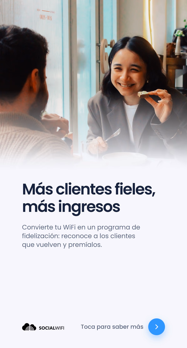 Un hombre y una mujer en una mesa de cafetería, ella sonriendo con un bocado de comida en la mano, con el titular 'Más clientes fieles, más ingresos'
