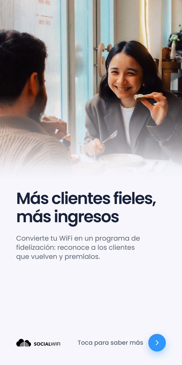 Un hombre y una mujer en una mesa de cafetería, ella sonriendo con un bocado de comida en la mano, con el titular 'Más clientes fieles, más ingresos'