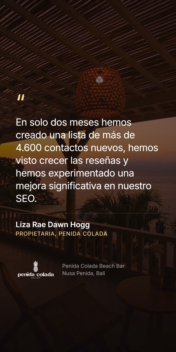 Cita de la propietaria sobre la terraza de Penida Colada Beach Bar al atardecer - 'En solo dos meses hemos creado una lista de más de 4.600 contactos nuevos, hemos visto crecer las reseñas y hemos experimentado una mejora significativa en nuestro SEO.' Liza Rae Dawn Hogg, propietaria de Penida Colada.