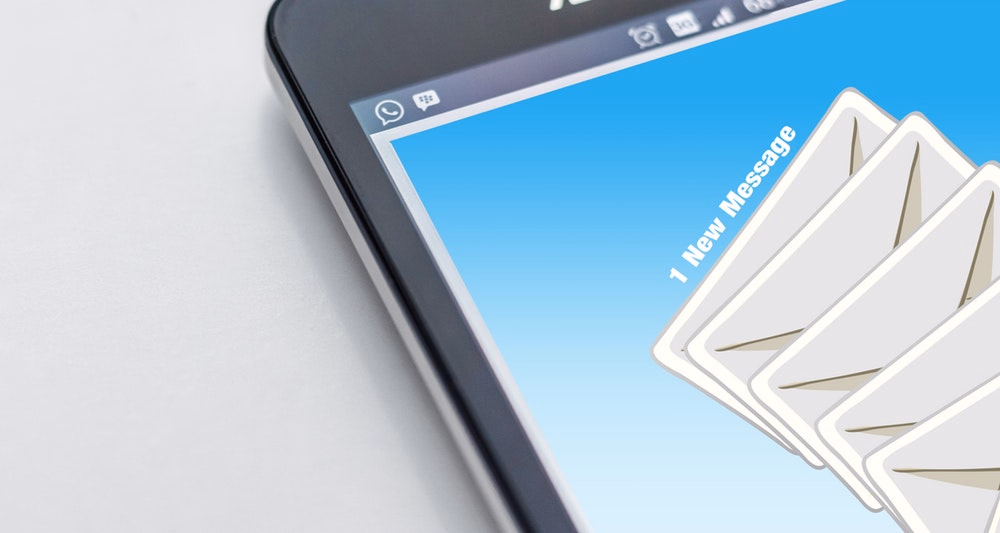 a phone displaying a notification saying one new message received